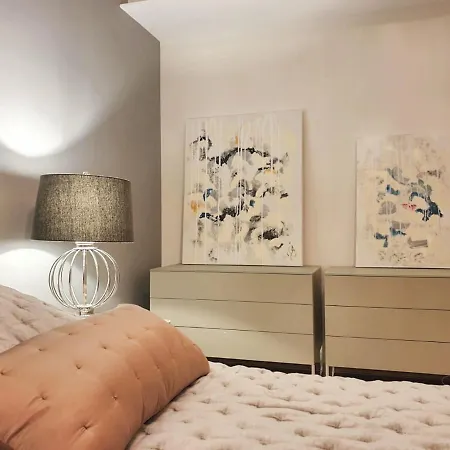 Black Pearl Apartment