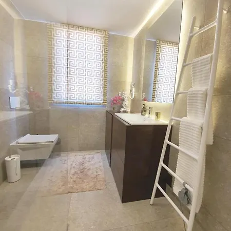 Black Pearl Apartment