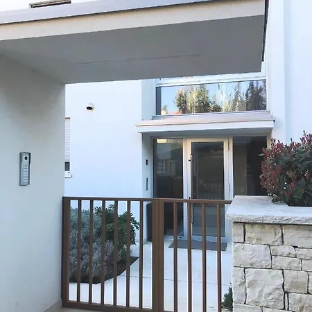 Black Pearl Apartment