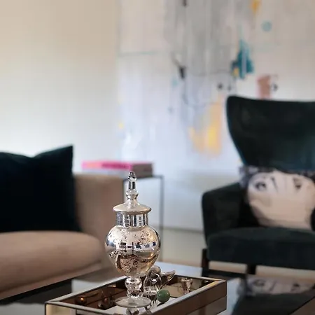 Black Pearl Apartment *
