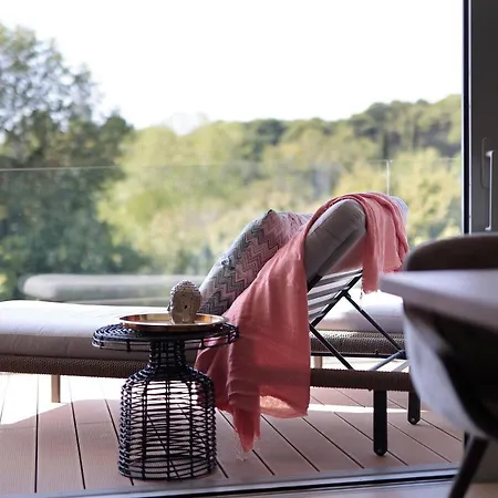Black Pearl Apartment